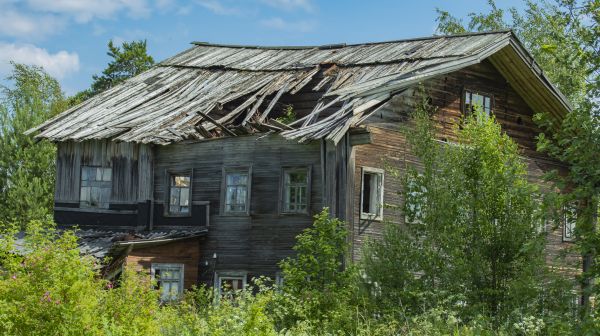 Cottage Demolition in Gallatin